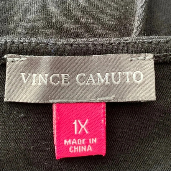 Vince Camuto Snake Skin Side Zipper Detail Top - Picture 6 of 7